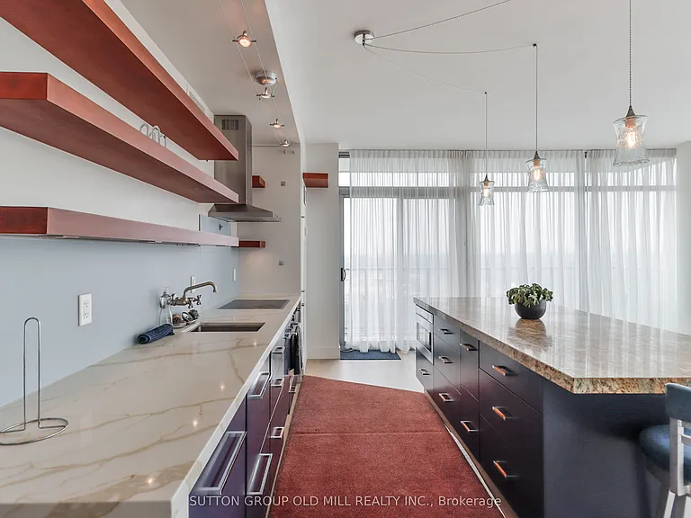 105 The Queensway #2110 — Photo 11