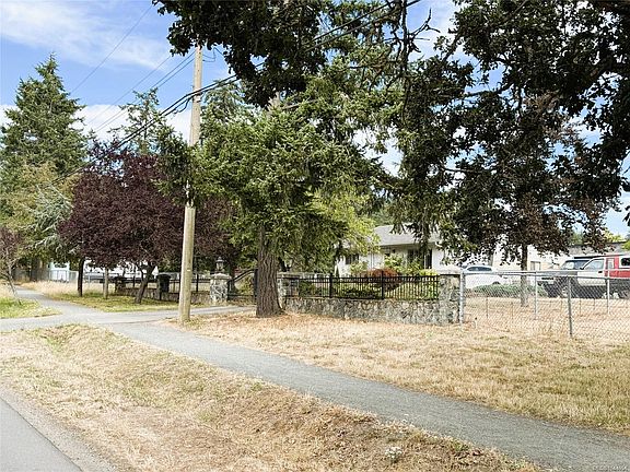 3rd image of 446 Quayle Rd