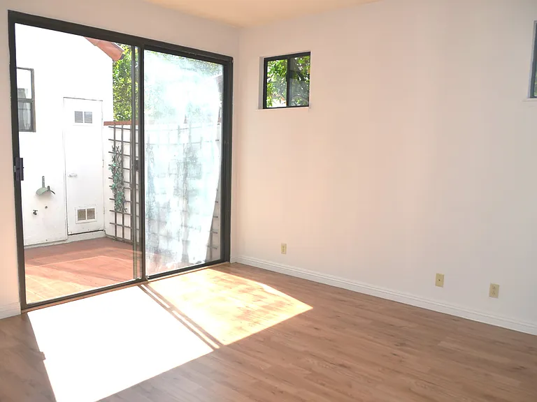 12065 Tretagnier Cir — Photo 22