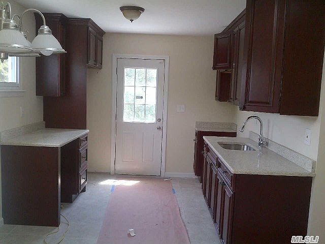 2nd image of 1644 Manatuck Blvd