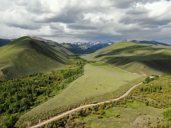 6 E Fork Rd, Hailey, ID 83333