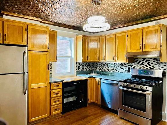 5th image of 379 Parkside Dr #1