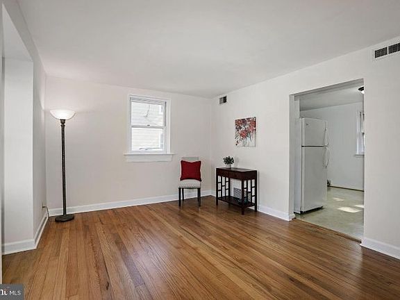 4th image of 6811 Farragut Ave