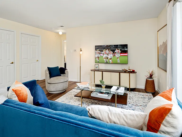 Manchester Lakes Apartment Homes — Photo 9