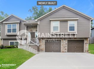 411 Wiltshire Dr, Raymore, MO 64083