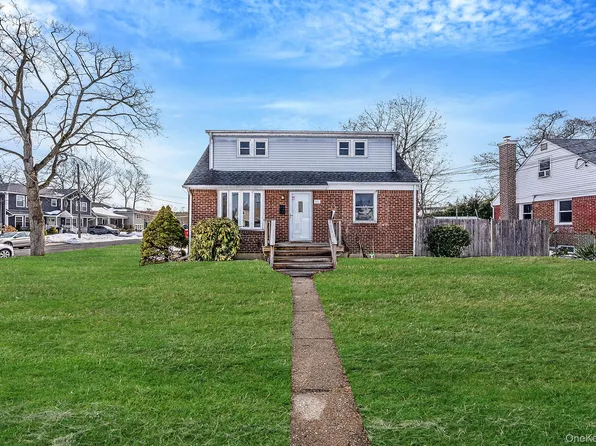 526 Albert Street, East Meadow, NY 11554