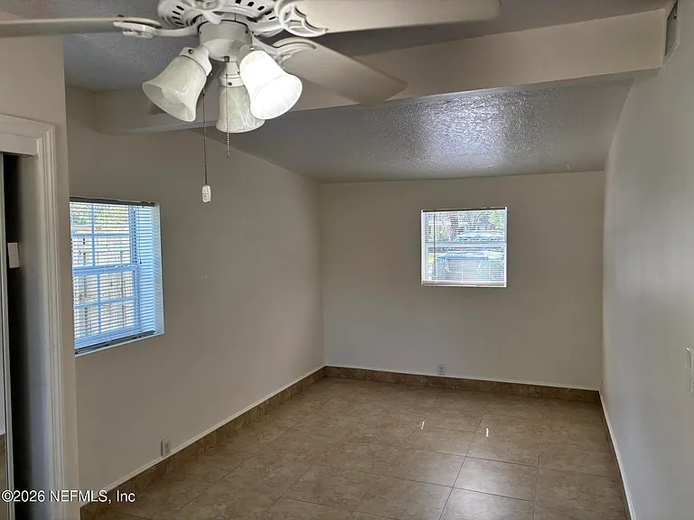 1824 Brookview Dr S — Photo 8