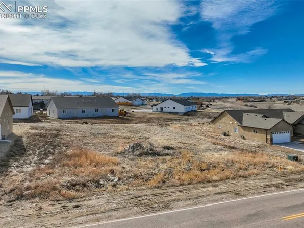 692 E Hahns Peak Ave, Pueblo West, CO 81007