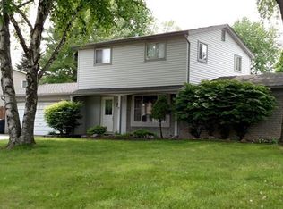 2717 Ravenglass Rd, Waterford, MI 48329