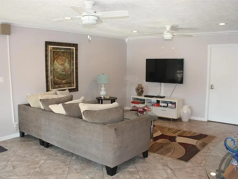 649 W Oakland Park Blvd #211A — Photo 12