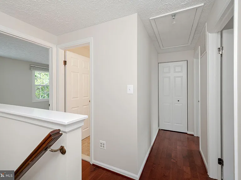 6324 Lightburn Ct — Photo 24