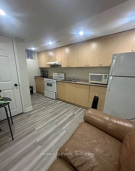 101 Knotwood Cres — Photo 5