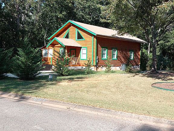 2nd image of 3938 Pointe