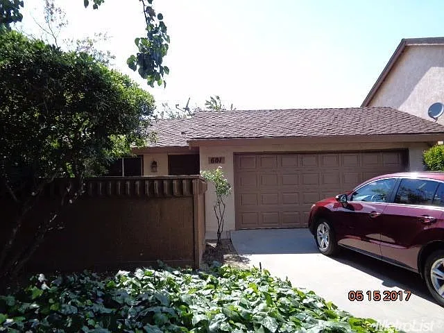 601 Edgebrook Ct photo 1