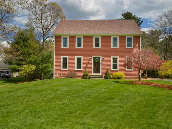 1 Holly Ln, Berkley, MA 02779
