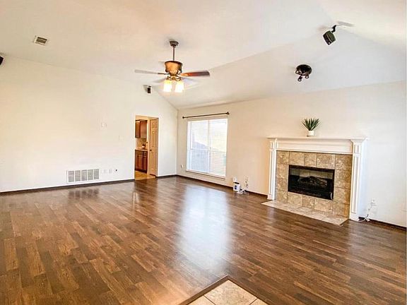 3rd image of 725 Nelson Dr