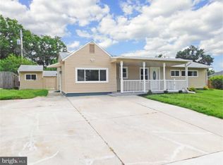 14 Teaberry Ln, Levittown, PA