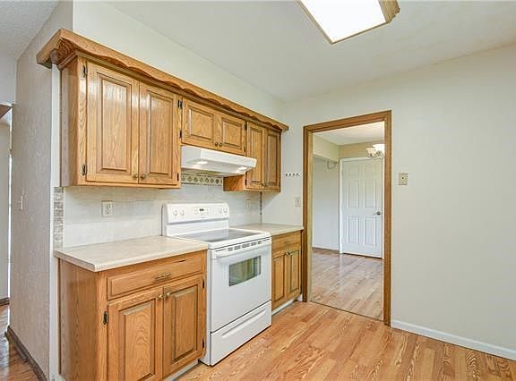 3rd image of 13436 Belmead Ave