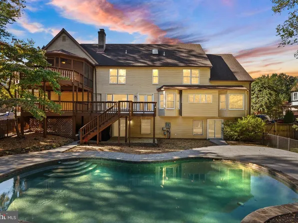 1235 Gilman Ct, Herndon, VA 20170