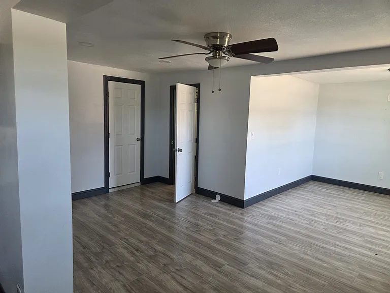 410 SW 12th St — Photo 8
