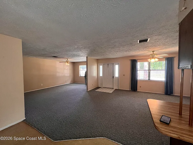 1586 Wacker Ave SE — Photo 2