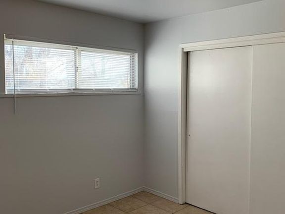 4th image of 310 Harvard Dr SE #1