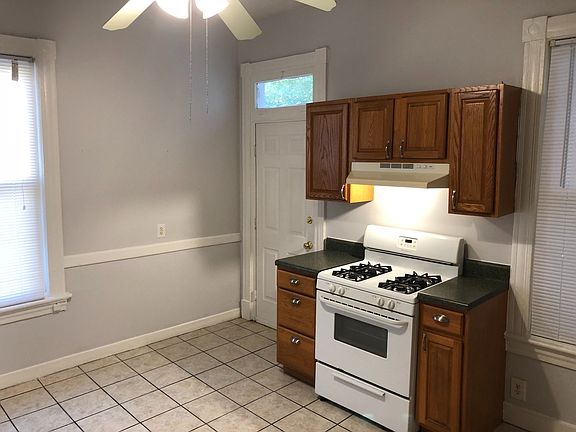5th image of 2220 Parkwood Ave APT 1