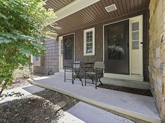 3rd image of 58 Oriole Dr
