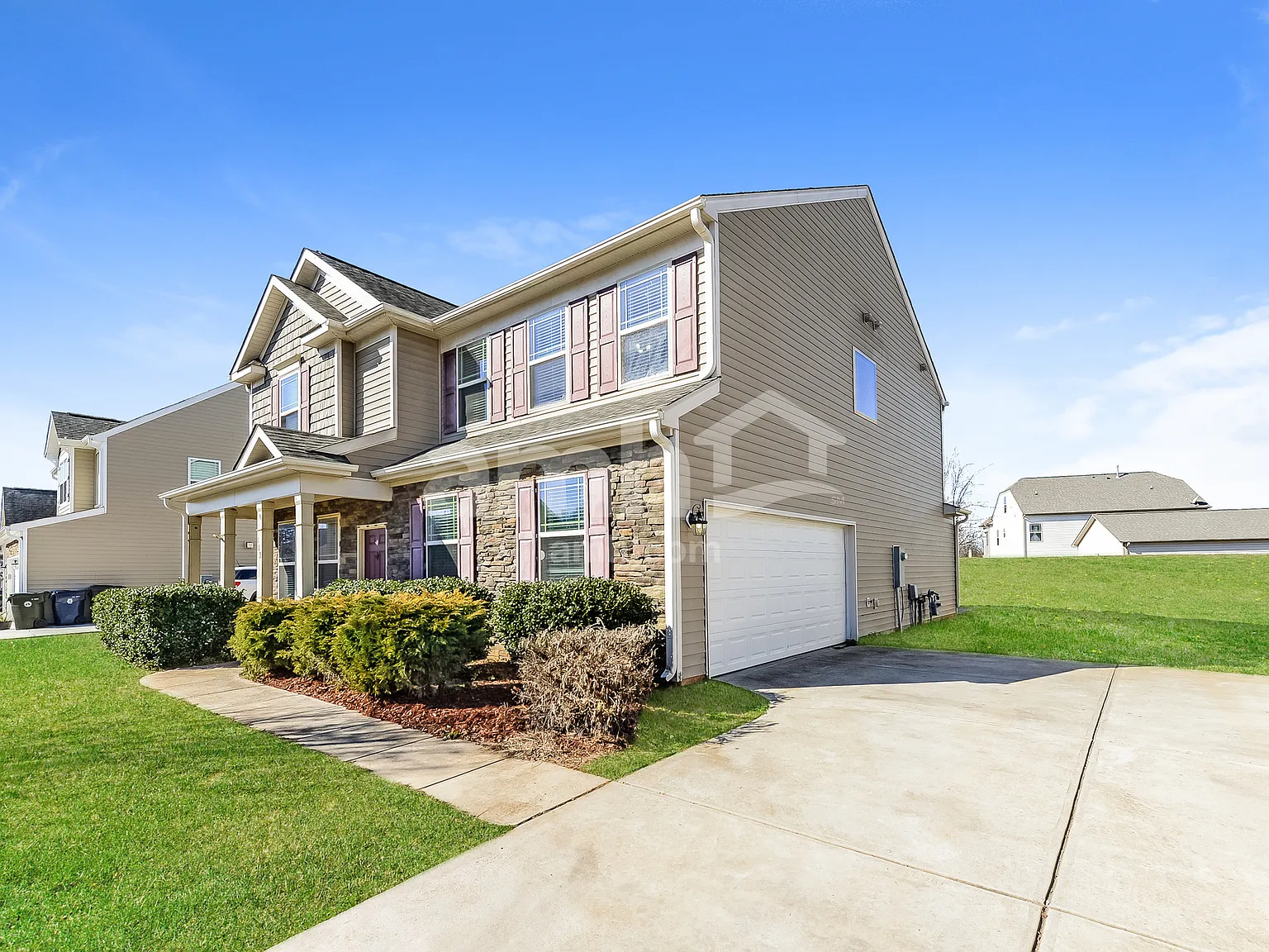4 bed, 2.5 bath, 2472 sqft, $2,390 — Photo 4