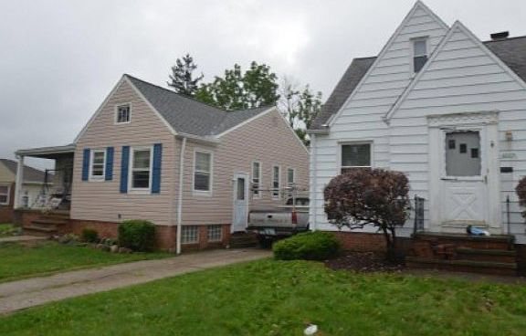 4th image of 8007 Pinegrove Ave