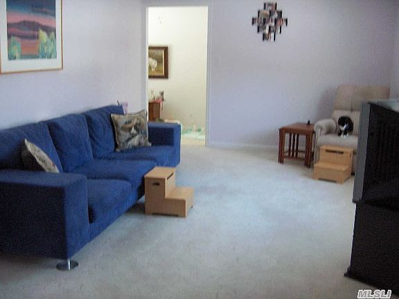 2nd image of 43 Shenandoah Blvd