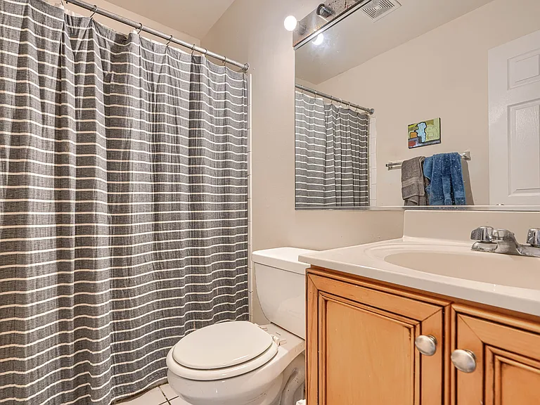 515 Warner St #D — Photo 8