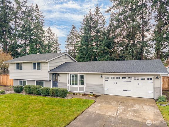 2nd image of 8831 Daffodil Lane SE