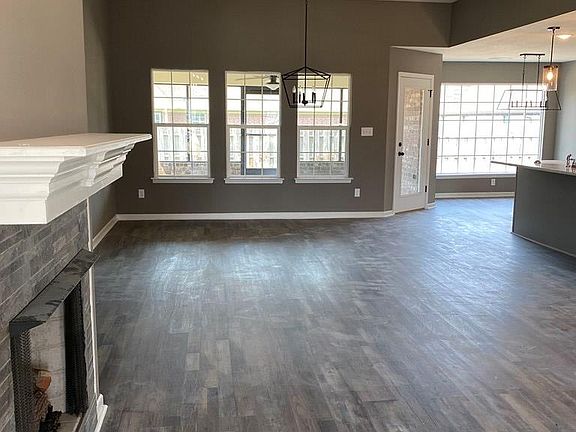 2nd image of 826 Crittenden Blvd