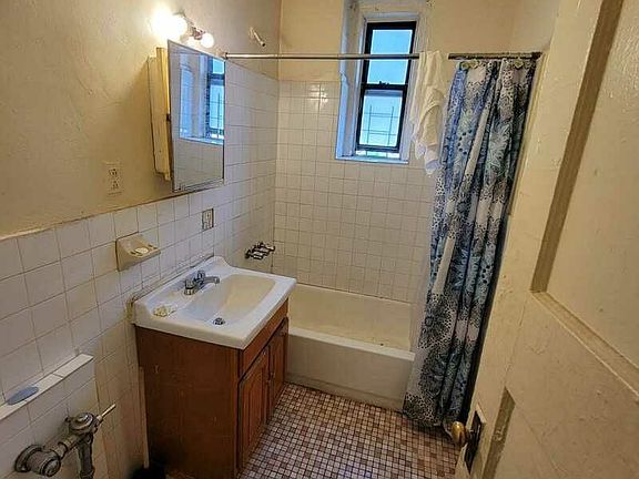 5th image of 681 Ocean Ave #A5
