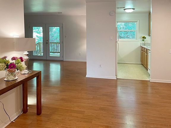 4th image of 139 Albemarle Dr
