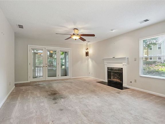 2nd image of 124 Hampshire Ct