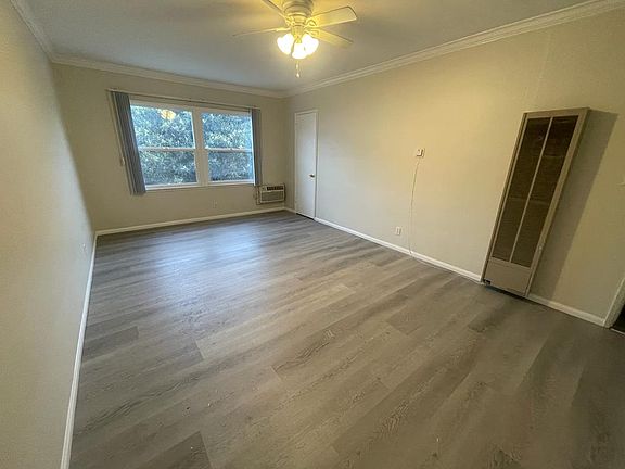 5th image of 548 N Alexandria Ave APT 11