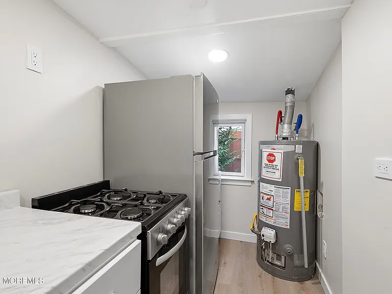1208 Maplewood Rd — Photo 8
