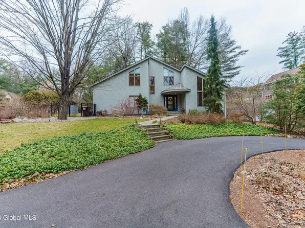 204 W Bentwood Court, Guilderland, NY 12203