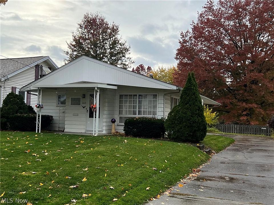 1st image of 203 Stewart Ave SW