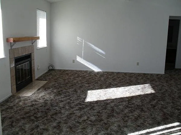 2 bed, 1000 sqft, $1,750 — Photo 2