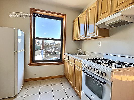 3rd image of 325 E 14th St #3B