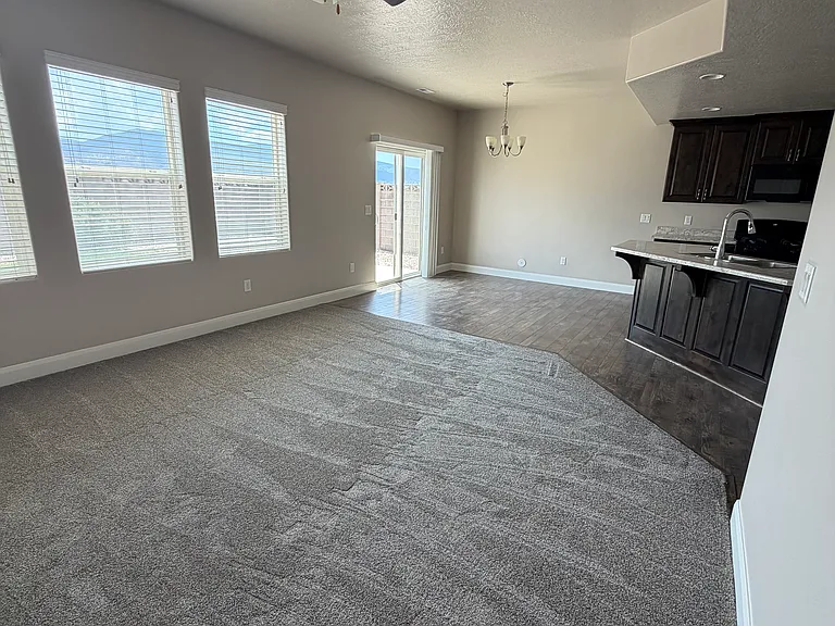 2710 N Clark Pkwy — Photo 3