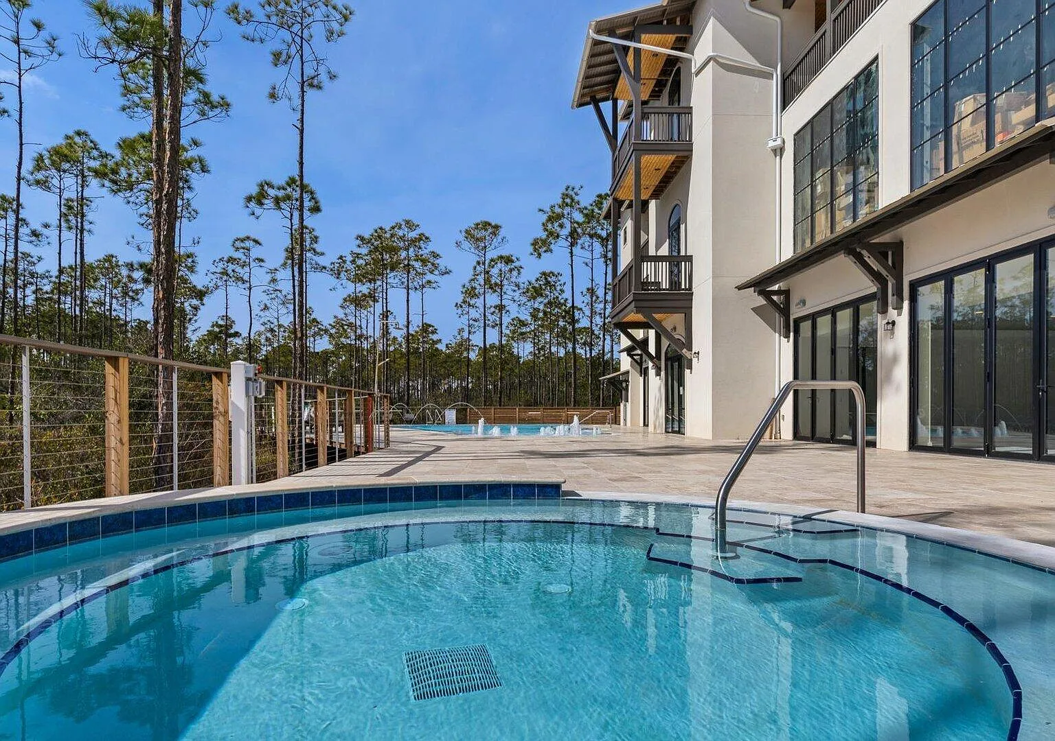 1 bed, 900 sqft, $2,200 — Photo 2