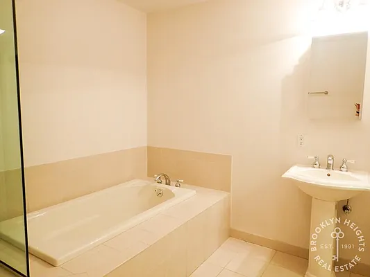 Rented by Brooklyn Heights Real Estate Inc | media 8