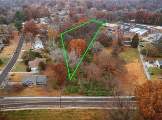 12135 Mignon Dr, Florissant, MO 63033