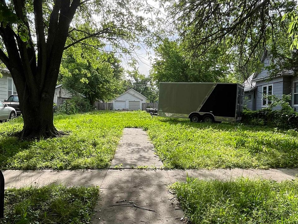 2nd image of 425 Neosho St