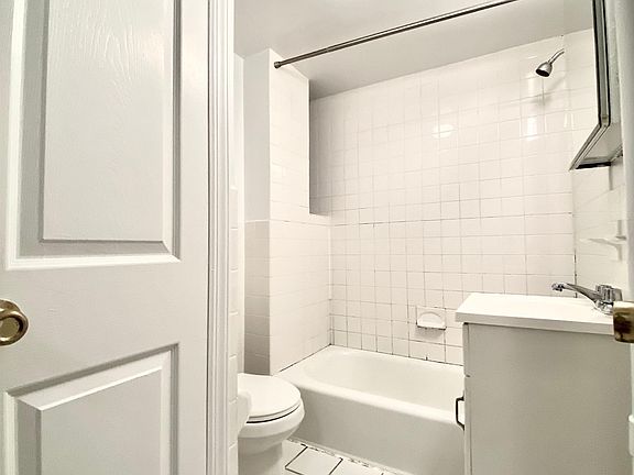 3rd image of 335 E 92nd St APT 2B