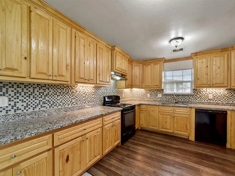 214 Schilling St — Photo 8